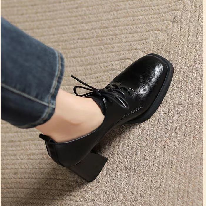 Livia | Scarpe Stringate Eleganti con Tacco Quadrato