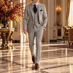 Abito uomo tre pezzi grigio melangiato con gilet e revers classici