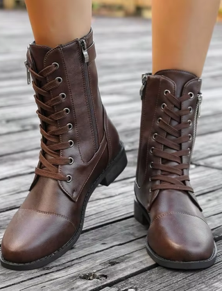 Stivaletti marrone scuro stringati con zip laterale e punta cucita