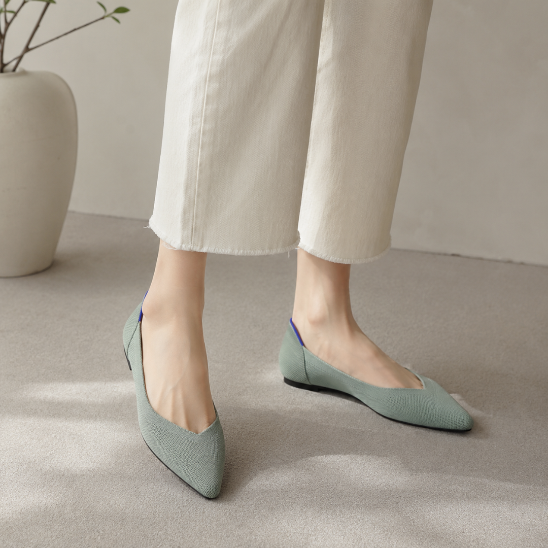 Ballerine donna verde salvia a punta affilata con suola piatta e tacco basso