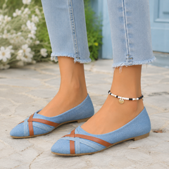 Ballerine azzurre effetto denim viste di lato con suola piatta e bordo pulito