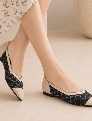Ballerine nere e beige a punta con motivo a rombi e punta chiara