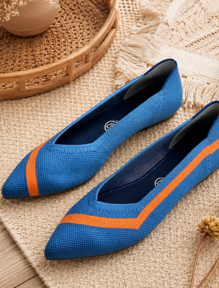 Ballerine blu royal a punta affusolata con riga arancione a contrasto