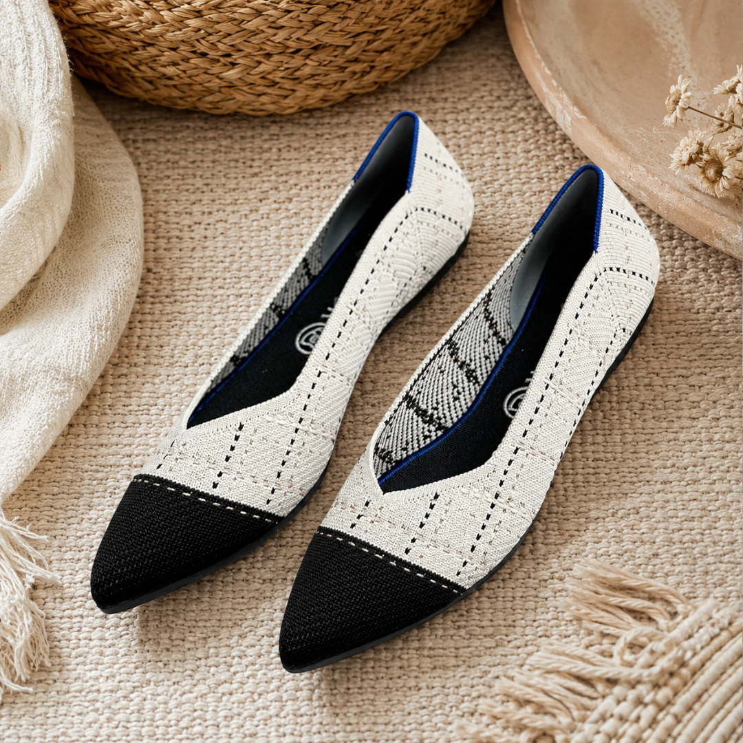 Ballerine bianche con punta nera a contrasto e profilo interno blu