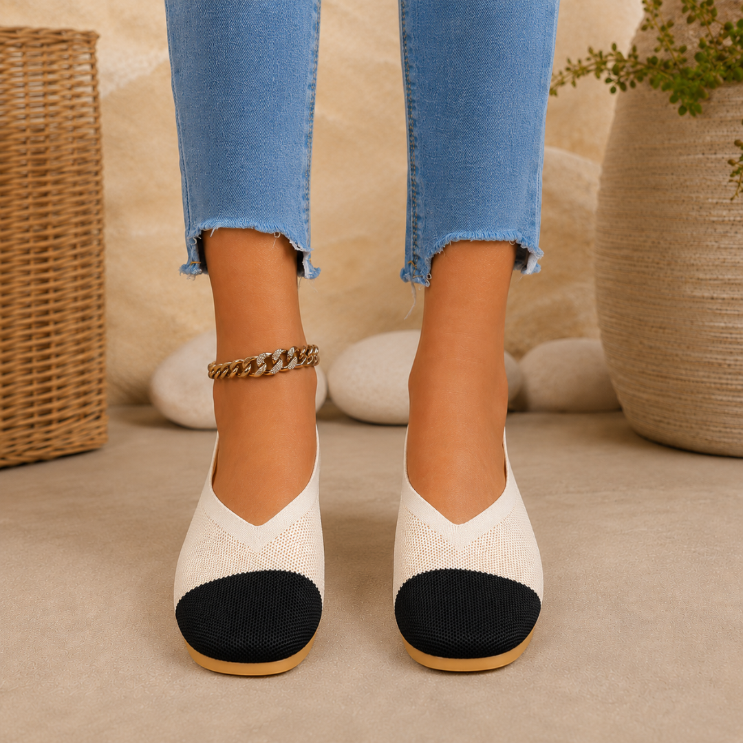 Ballerine donna beige viste frontalmente con ampia punta tonda nera a contrasto
