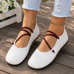 Ballerine bianche donna con tomaia dalla grana leggera e cinturini bordeaux incrociati