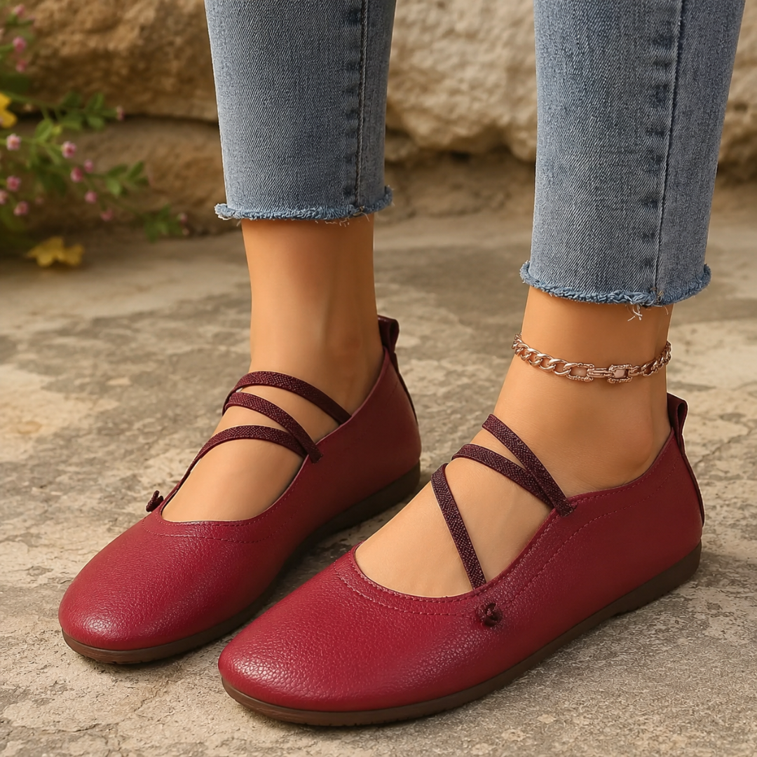 Ballerine rosse da donna con cinturini incrociati in tinta e punta arrotondata