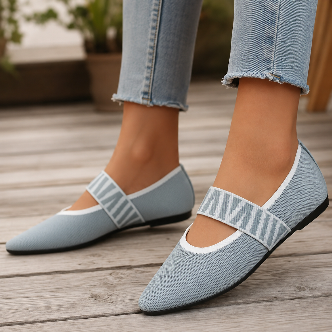 Ballerine azzurre a punta con fascia elastica fantasia e profilo bianco