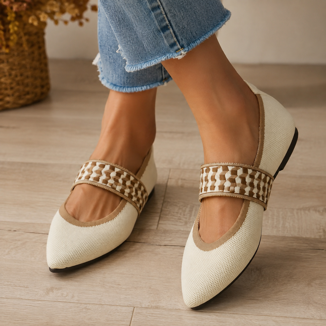 Ballerine beige a punta affusolata con fascia a scacchi e bordo a contrasto
