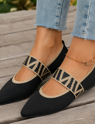 Ballerine nere a punta con fascia elastica beige a contrasto e suola piatta