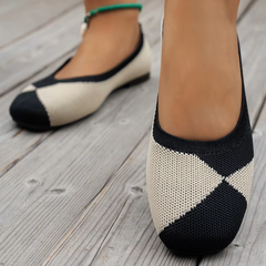 Ballerine donna bianco e nero effetto maglia viste da vicino, punta quadrata e suola bassa