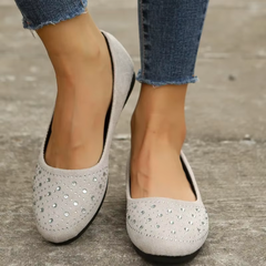 Ballerine bianco crema con strass sulla punta e bordo suola nero