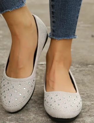 Ballerine bianco crema con strass sulla punta e bordo suola nero
