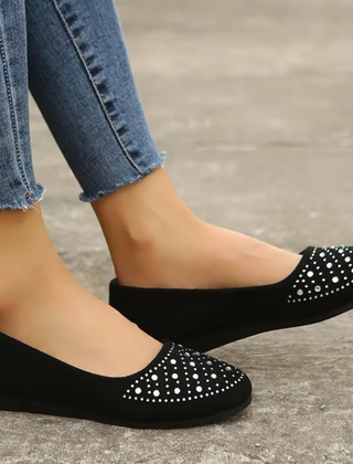 Ballerine nere con strass sulla punta e scollatura arrotondata