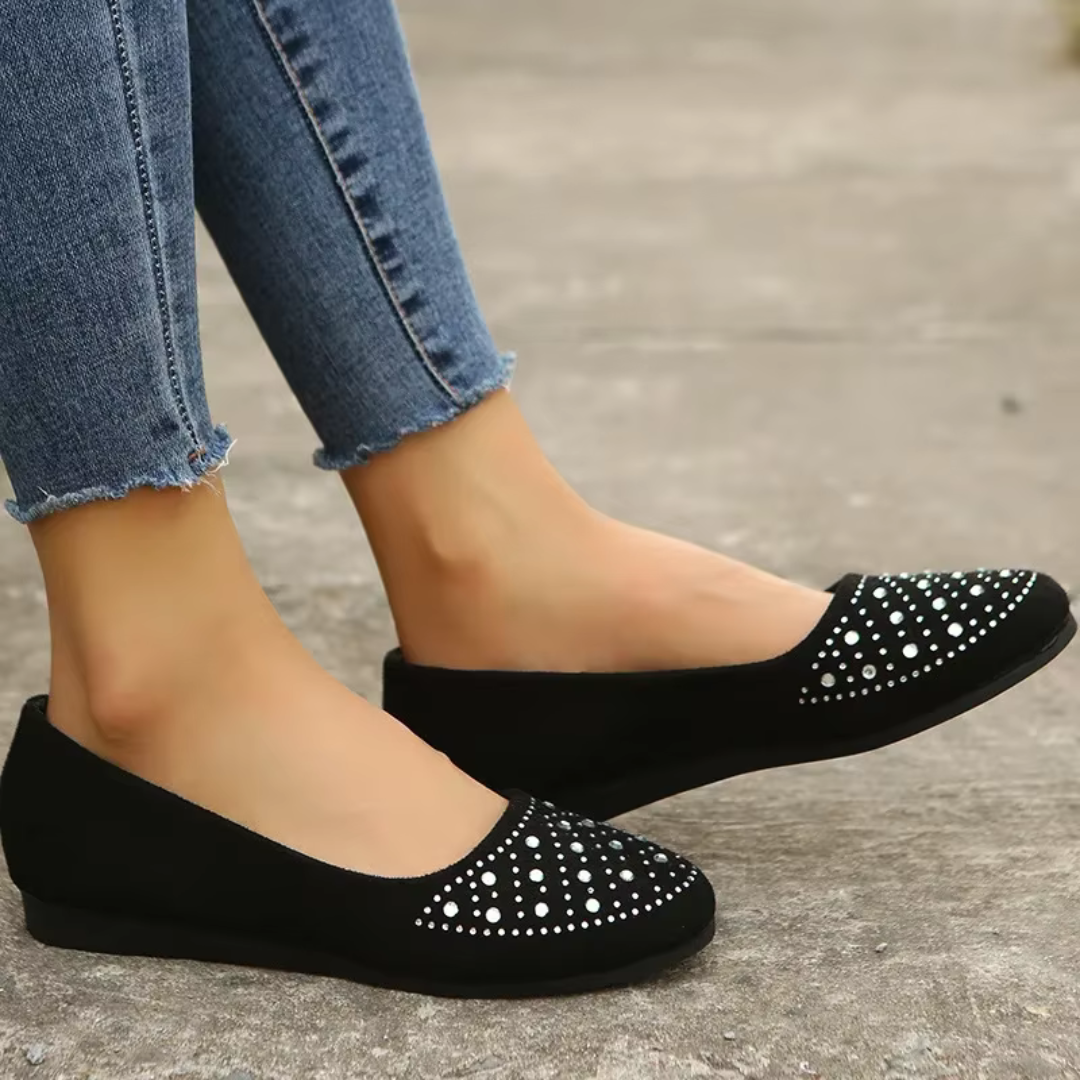 Ballerine nere con strass sulla punta e scollatura arrotondata