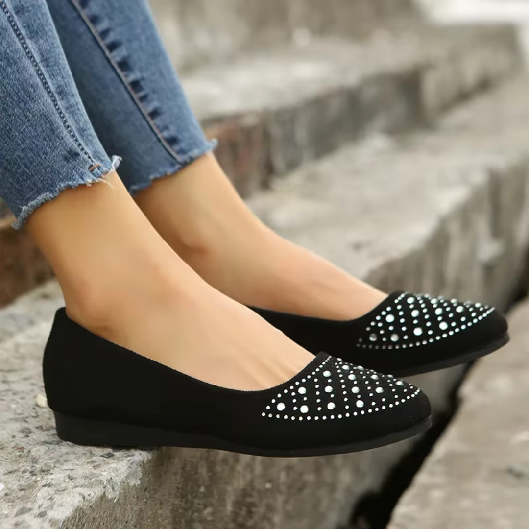 Ballerine donna nere slip-on con punta affusolata ricoperta di strass