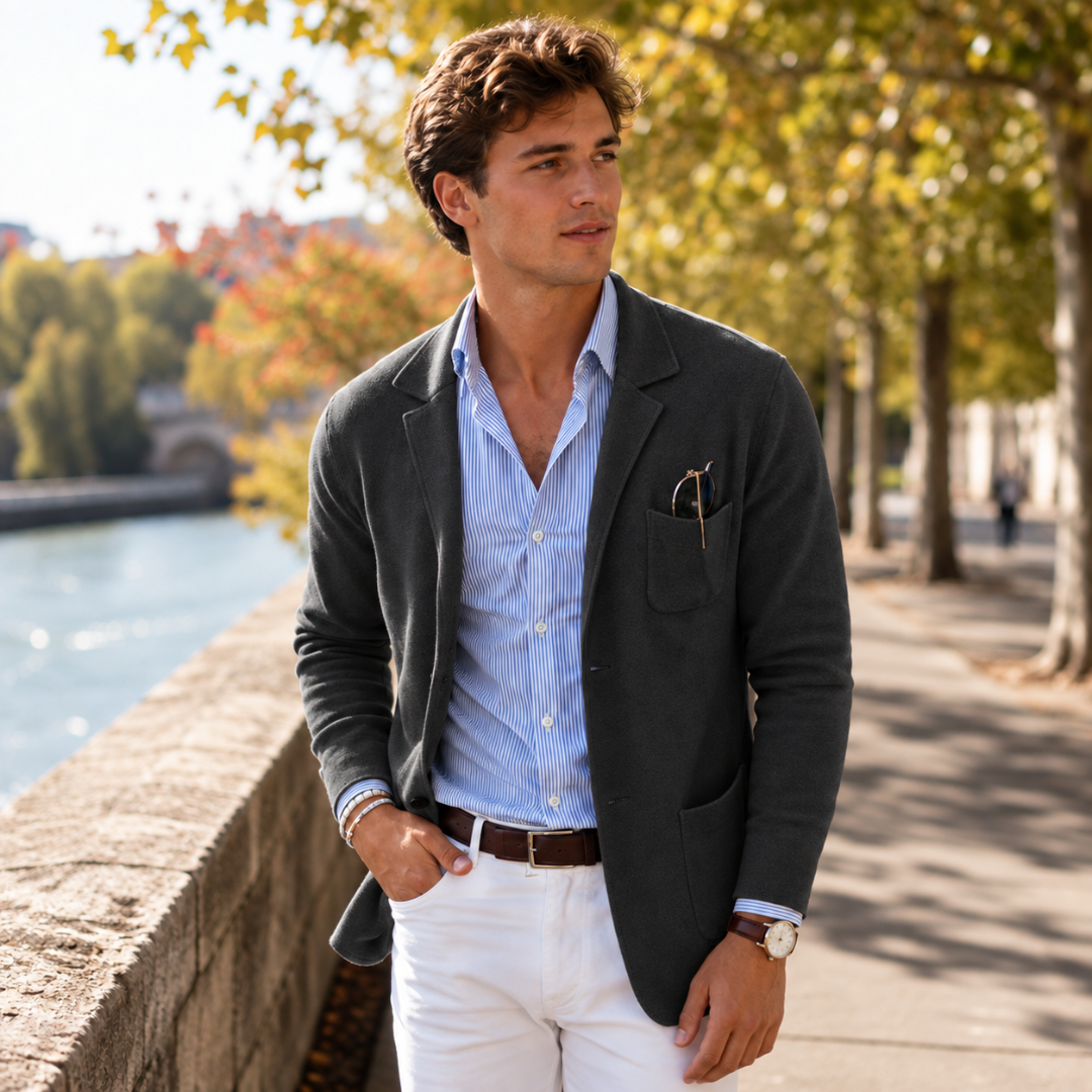 Blazer uomo grigio scuro con tasche applicate e revers a dentello, camicia a righe