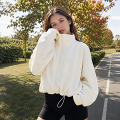 Bomber corto beige dall'aspetto felpato con collo alto e zip integrale