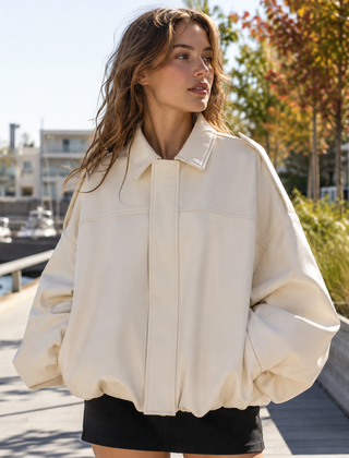 Bomber donna bianco panna con colletto a camicia e patta frontale sul davanti