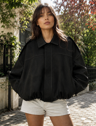 Bomber donna nero oversize con colletto a camicia e fondo arricciato