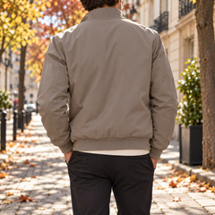 Retro del bomber uomo kaki con fondo a coste e collo alla coreana