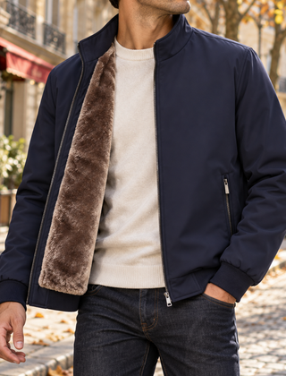 Bomber uomo blu navy con zip centrale, collo alto e tasca con zip