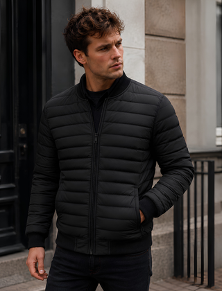 Bomber uomo nero trapuntato con righe imbottite e zip centrale