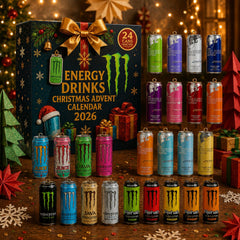 Confezione con fiocco dorato, bollino 24 cans e ornamenti energy drink su tavolo in legno