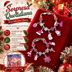 Braccialetti con ciondoli natalizi su fondo rosso e confezione regalo illustrata