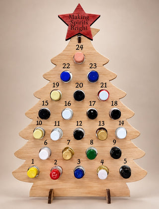 Calendario dell'Avvento in legno beige con stella rossa e 24 postazioni per bottigliette