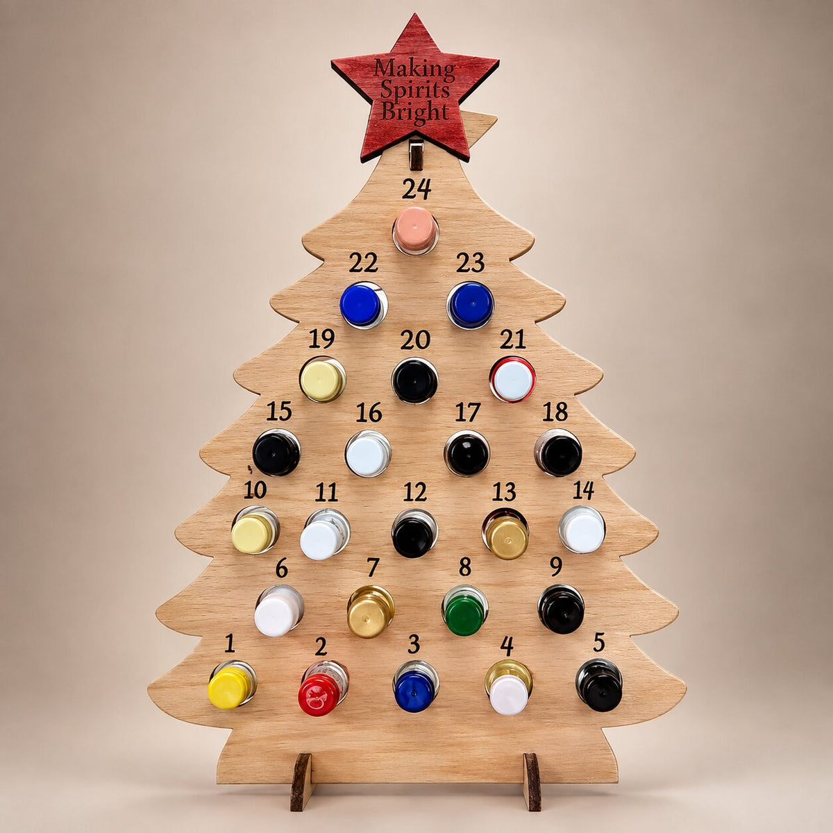Calendario dell'Avvento in legno beige con stella rossa e 24 postazioni per bottigliette