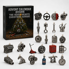Panoramica su fondo bianco della confezione e dei 24 ornamenti a tema ricambi auto