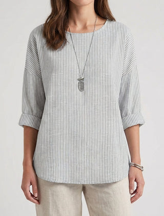 Camicetta donna grigia a righe sottili, linea oversize e scollo girocollo arrotondato
