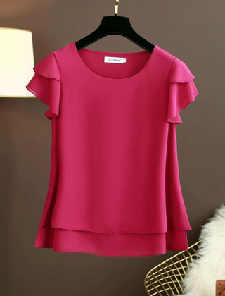 Camicetta donna fucsia con girocollo e volant sulle spalle, vista frontale