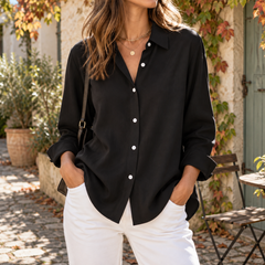 Camicia donna nera dalla linea fluida con colletto classico e bottoni chiari