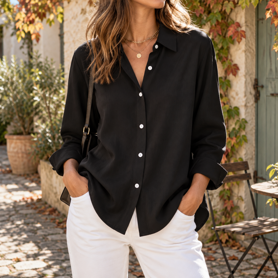 Camicia donna nera dalla linea fluida con colletto classico e bottoni chiari