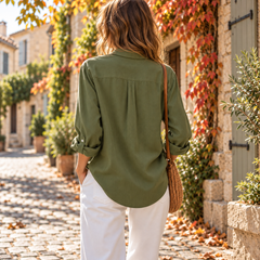 Retro della camicia donna verde salvia con piega centrale e orlo arrotondato