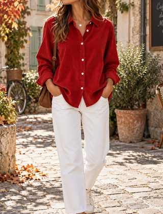 Camicia donna bordeaux in velluto a coste con bottoni bianchi e colletto classico
