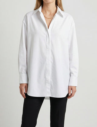 Camicia donna bianca oversize con colletto a punta e scollo a V aperto