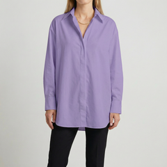 Camicia donna lilla ampia con scollo a V, colletto a punta e maniche lunghe