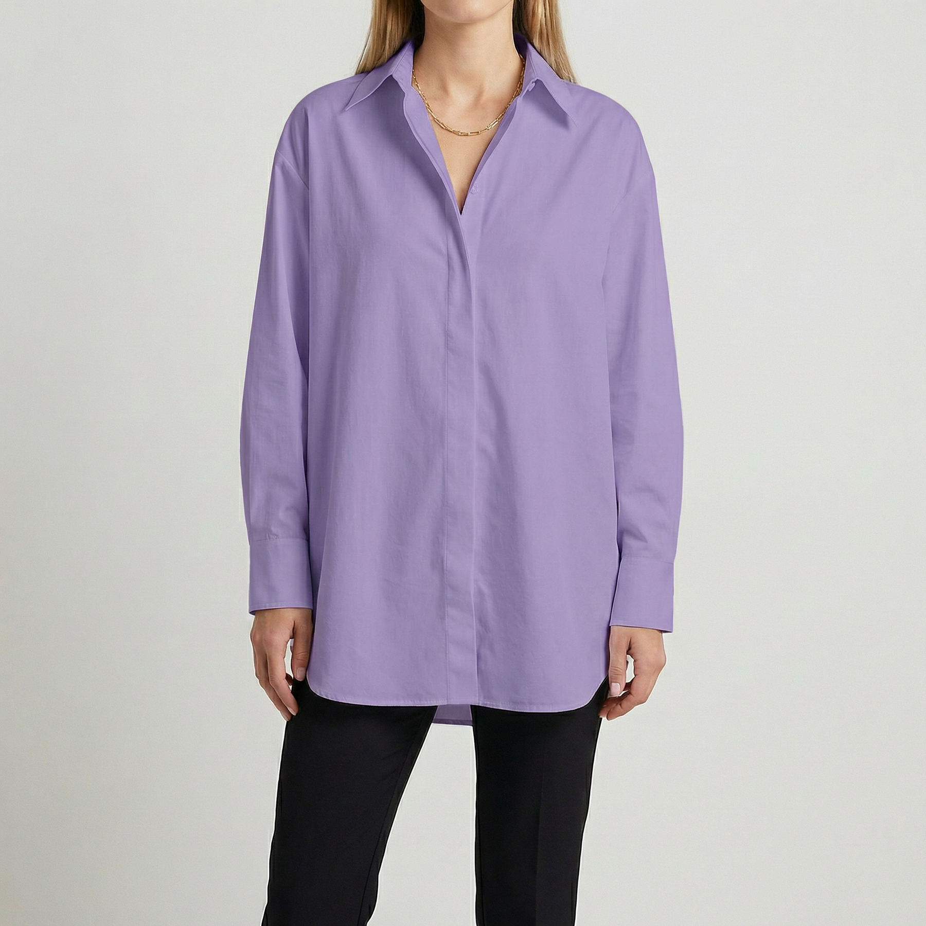 Camicia donna lilla ampia con scollo a V, colletto a punta e maniche lunghe