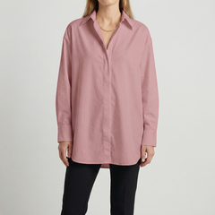 Camicia donna rosa antico dalla linea ampia con maniche lunghe e polsini larghi