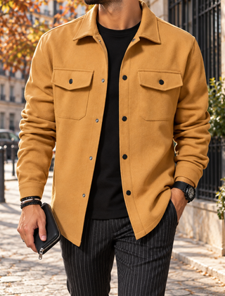 Camicia giacca uomo gialla con taschini con patta e bottoni a pressione frontali