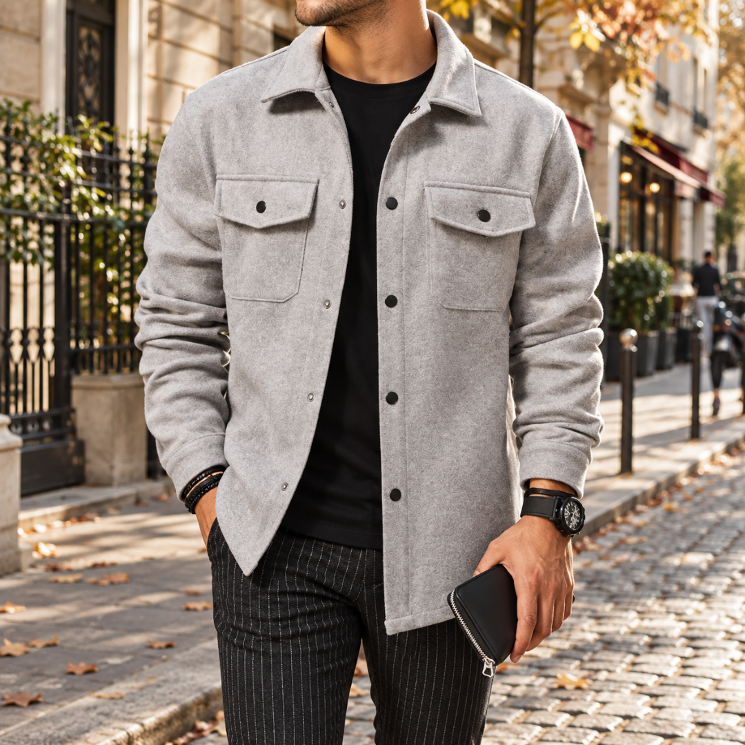 Camicia giacca uomo grigia con colletto a camicia e taschini sul petto