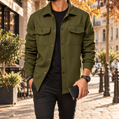 Camicia giacca uomo verde con chiusura a bottoni a pressione e orlo arrotondato