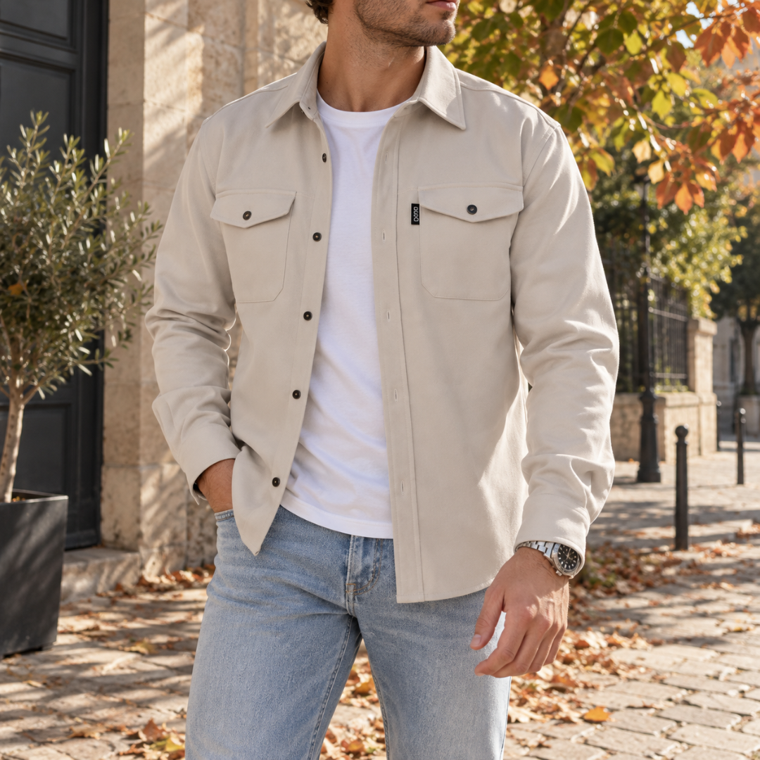 Camicia giacca uomo bianca con due taschini con patta e bottoni scuri