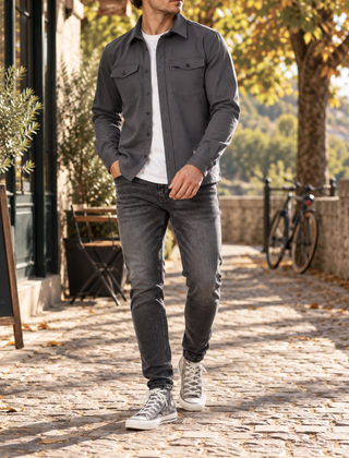 Camicia giacca grigio scuro da uomo con chiusura a bottoni e maniche lunghe