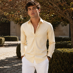 Camicia uomo gialla a righe verticali sottili con collo classico e maniche lunghe