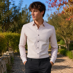 Camicia uomo albicocca chiara con collo classico e bottoni scuri a contrasto