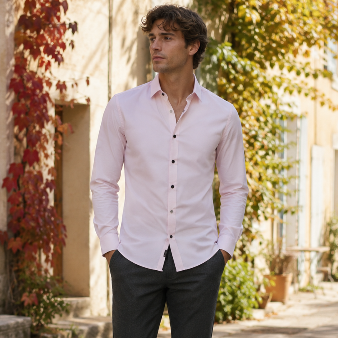 Camicia uomo rosa chiaro in tinta unita con bottoni scuri a contrasto